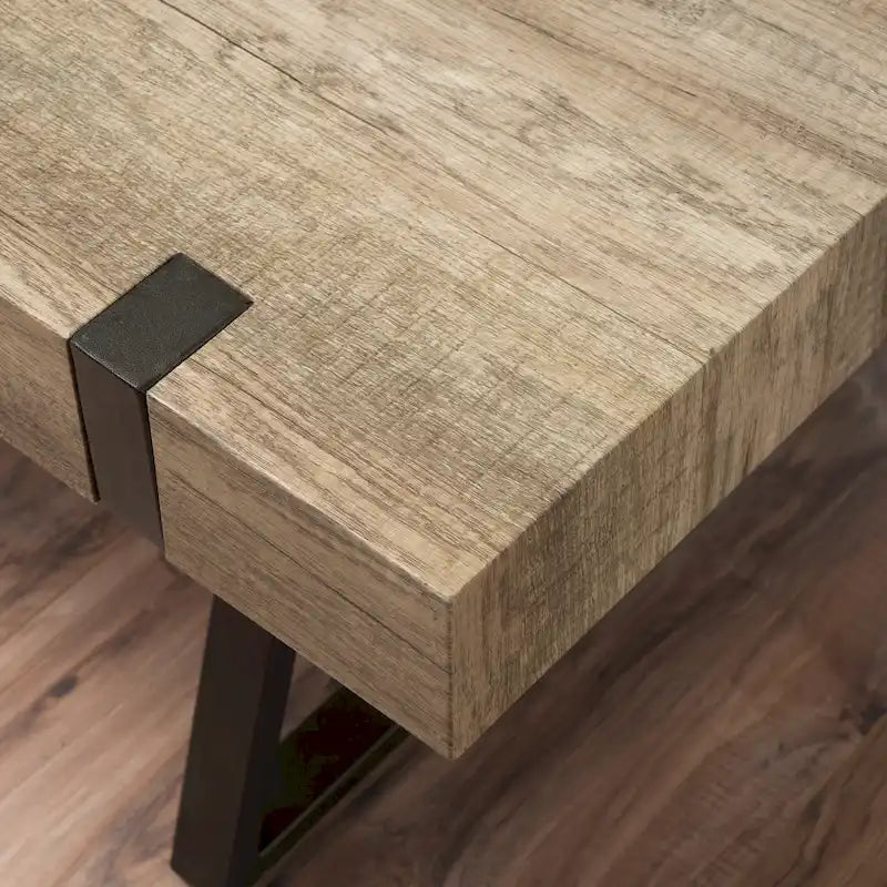 43palcový industriální konferenční stolek s deskou z imitace dřeva MDF a kovovými nohami s práškovým lakem