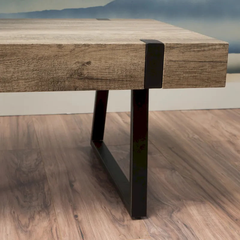 43palcový industriální konferenční stolek s deskou z imitace dřeva MDF a kovovými nohami s práškovým lakem